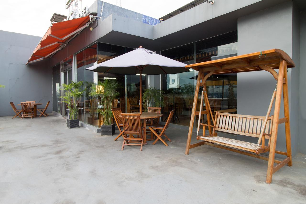 Hotel Reddoorz Near Roxy Jakarta Exteriér fotografie