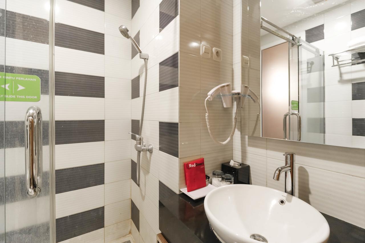 Hotel Reddoorz Near Roxy Jakarta Exteriér fotografie